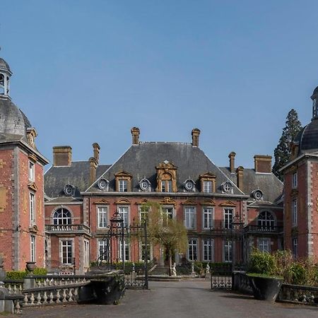 Domaine Du Chateau De La Neuville Tihange Exterior foto