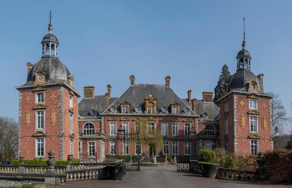 Domaine Du Chateau De La Neuville Tihange Exterior foto